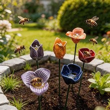 Lade das Bild in den Galerie-Viewer, Handgefertigte Bienenblüten-Tränken – Wetterfeste Keramik, Set (6)