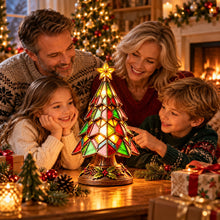 Carica l'immagine nel visualizzatore di Gallery, WeihnachtsGlanz – leuchtender Weihnachtsbaum im Buntglas-Stil