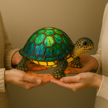 Lade das Bild in den Galerie-Viewer, LeuchtSchildkröte - handgefertigte Lampe, die Herzen erstrahlen lässt