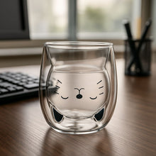 Lade das Bild in den Galerie-Viewer, MiauGlas Tasse - Handschonend, stilvoll, katzenlieb
