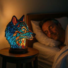 Lade das Bild in den Galerie-Viewer, LeuchtWolf - handgefertigte Lampe, die Herzen erstrahlen lässt
